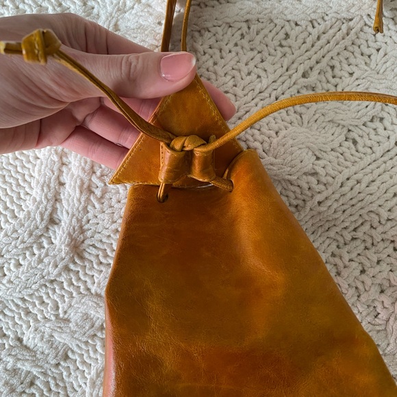 Style Addicts mini crossbody bag with draw string - Picture 2 of 7